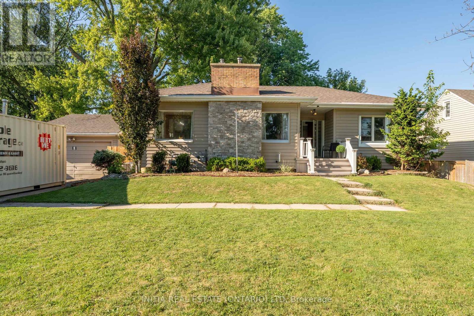 730 Talfourd St, Sarnia, ON N7T 1R9