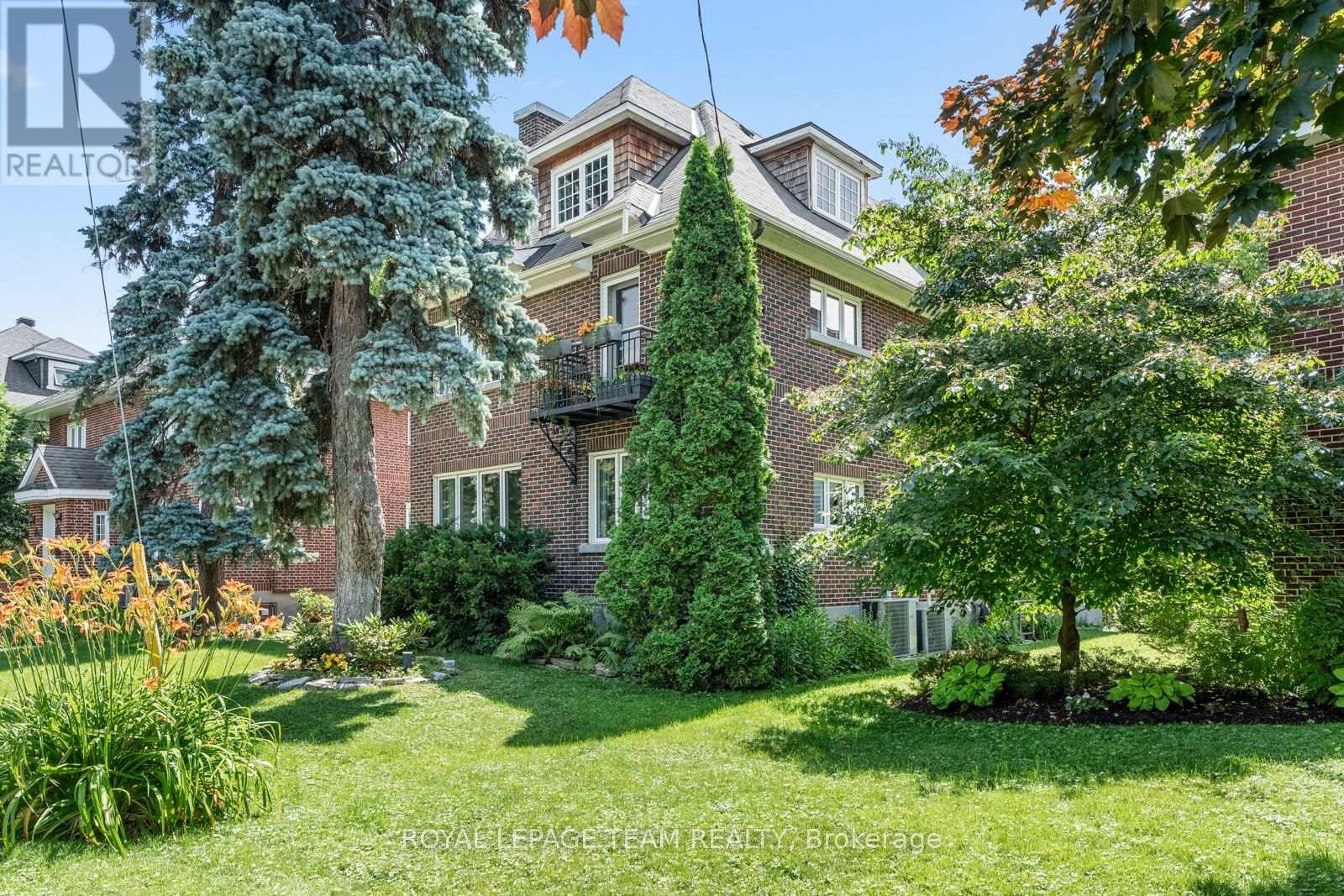228 Rideau Ter, Ottawa, ON K1M 0Z2