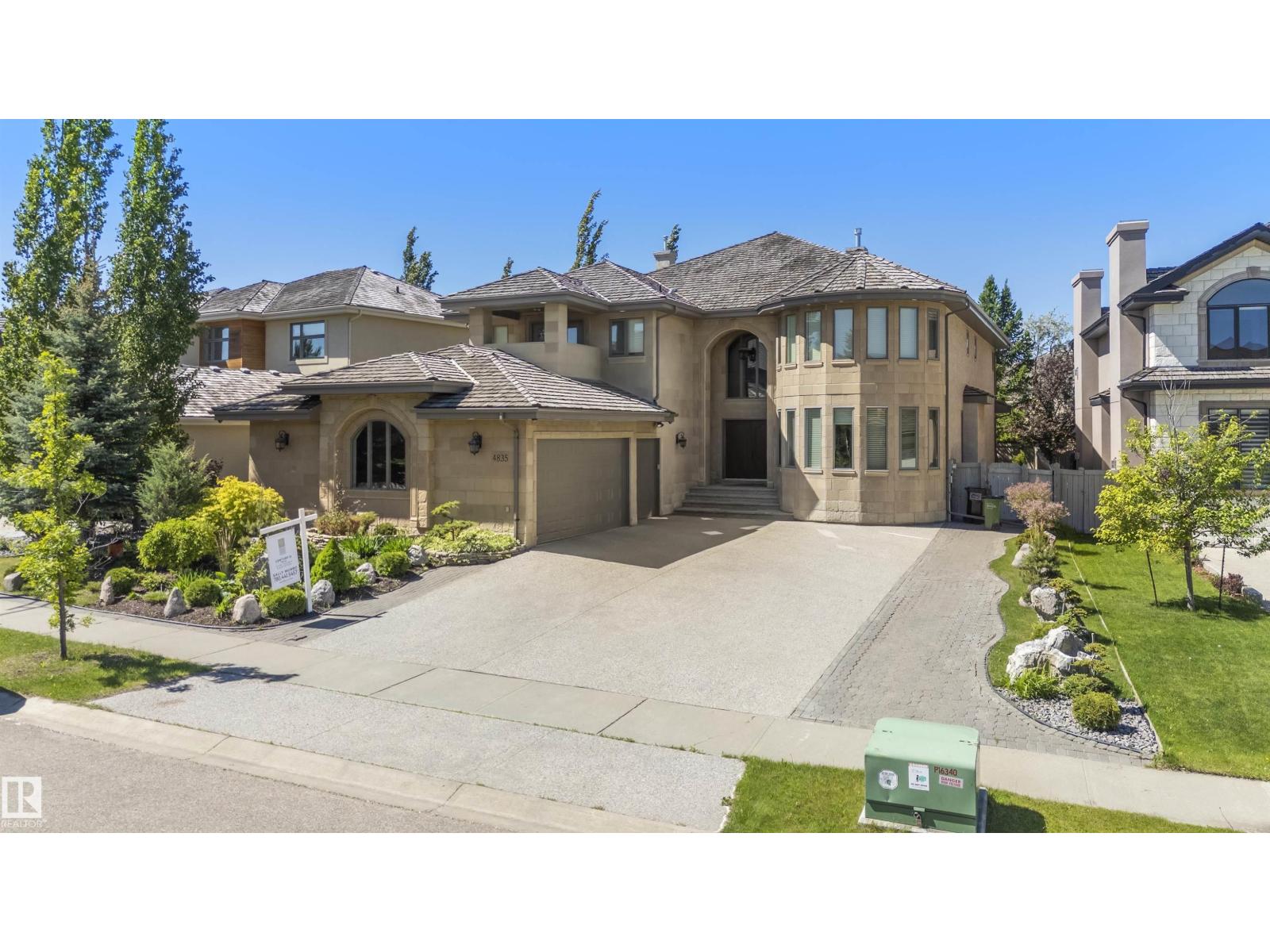 4835 Mactaggart Crest Ct NW, Edmonton, AB T6R 3G5