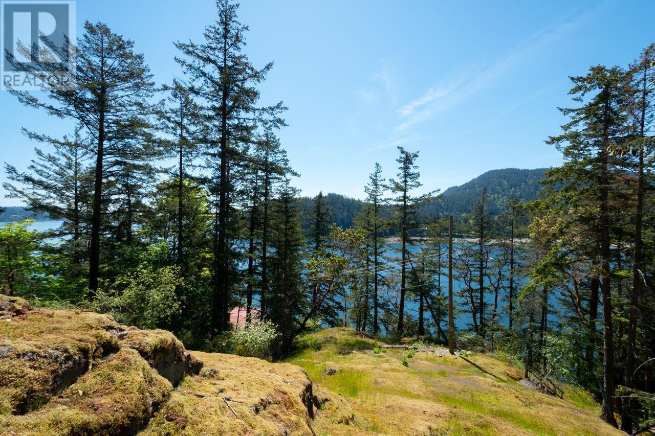 319 David Rd, Bowen Island, BC V0N 1G1