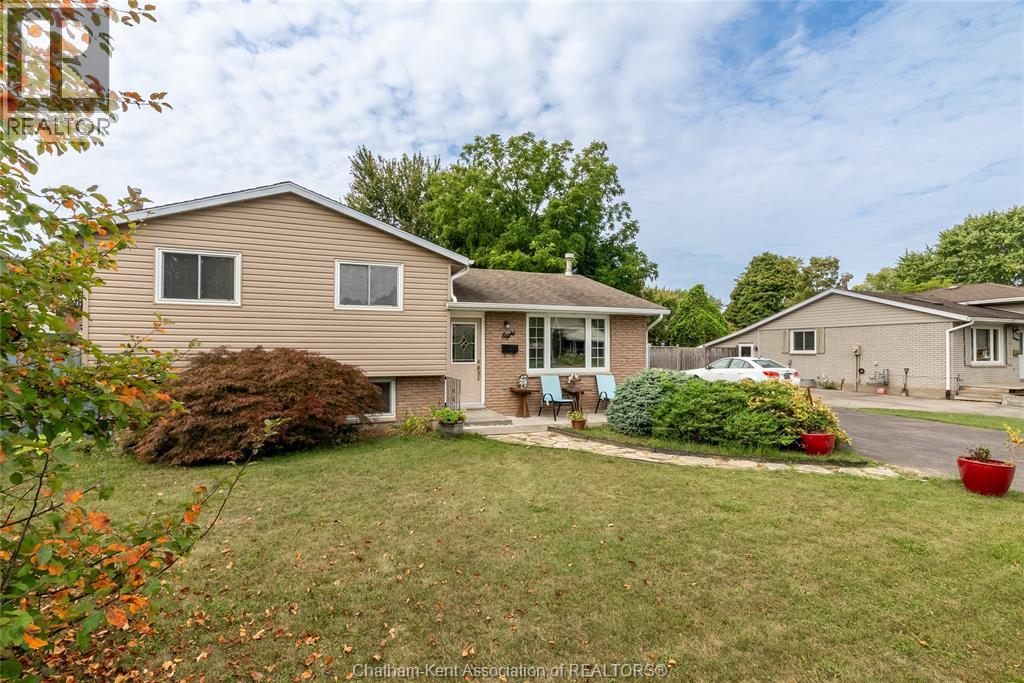 8 Marion Ave, Chatham, ON N7M 5N2
