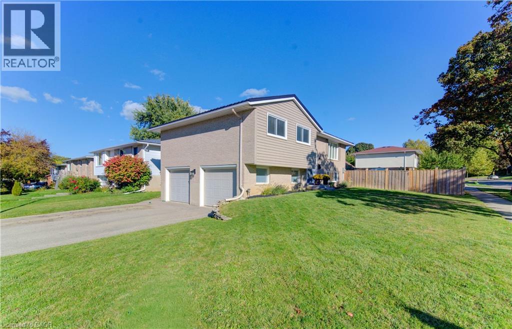 292 Parkmount Dr, Waterloo, ON N2L 5S2