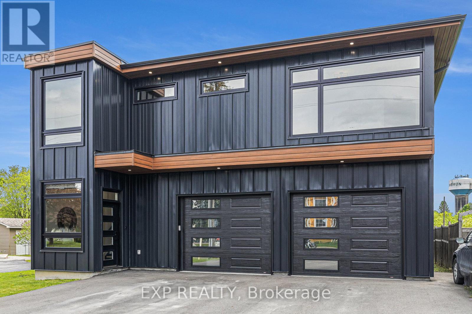 1056 Notre Dame St, Russell, ON K0A 1W0