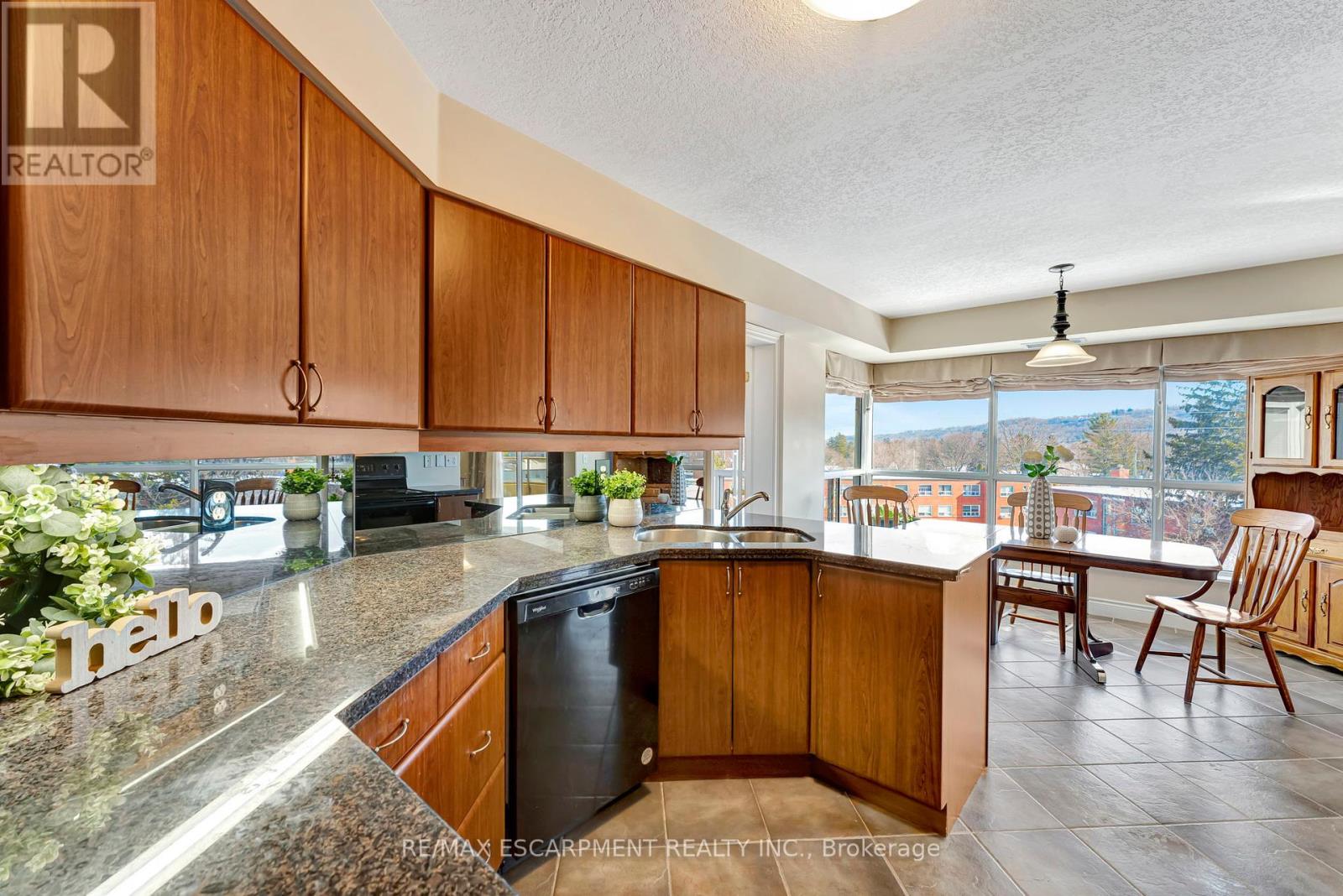 506 1770 Main St, Hamilton, ON L8S 1H1