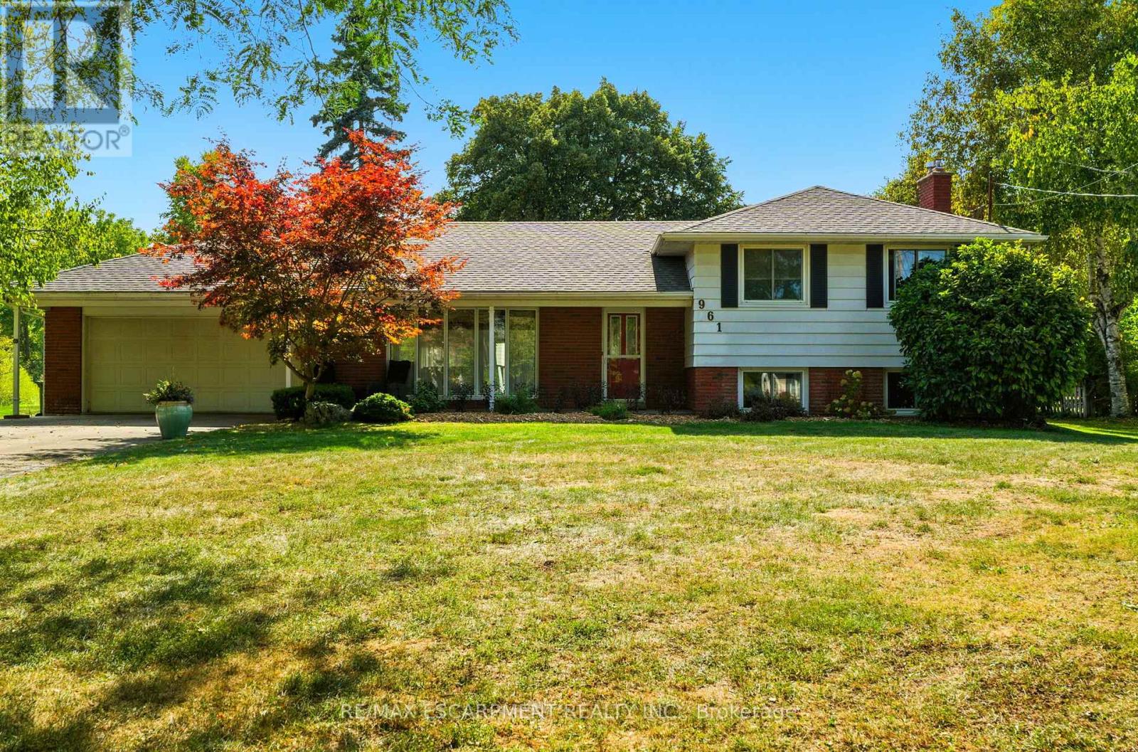 961 Garden Ln, Hamilton, ON L8B 1P2