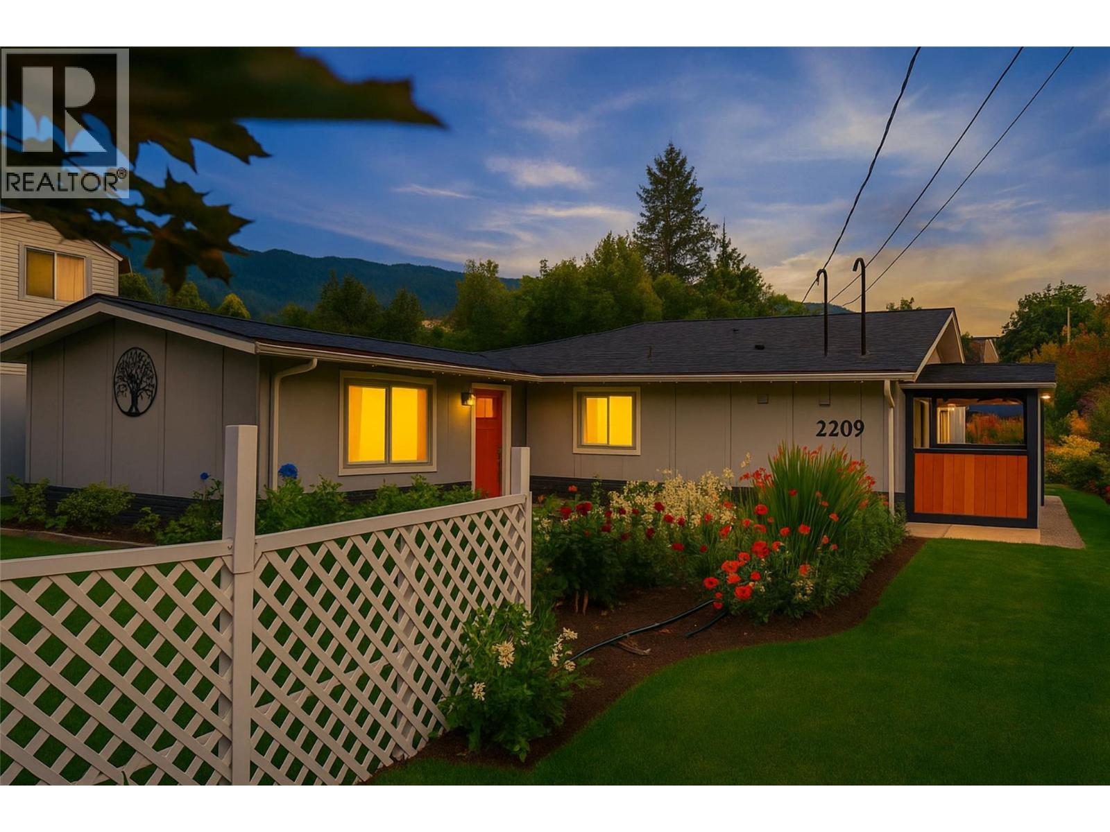 2209 Rosedale Ave, Armstrong, BC V4Y 0B4
