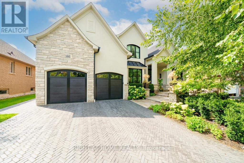 166 Foxridge Dr, Hamilton, ON L9G 5B9