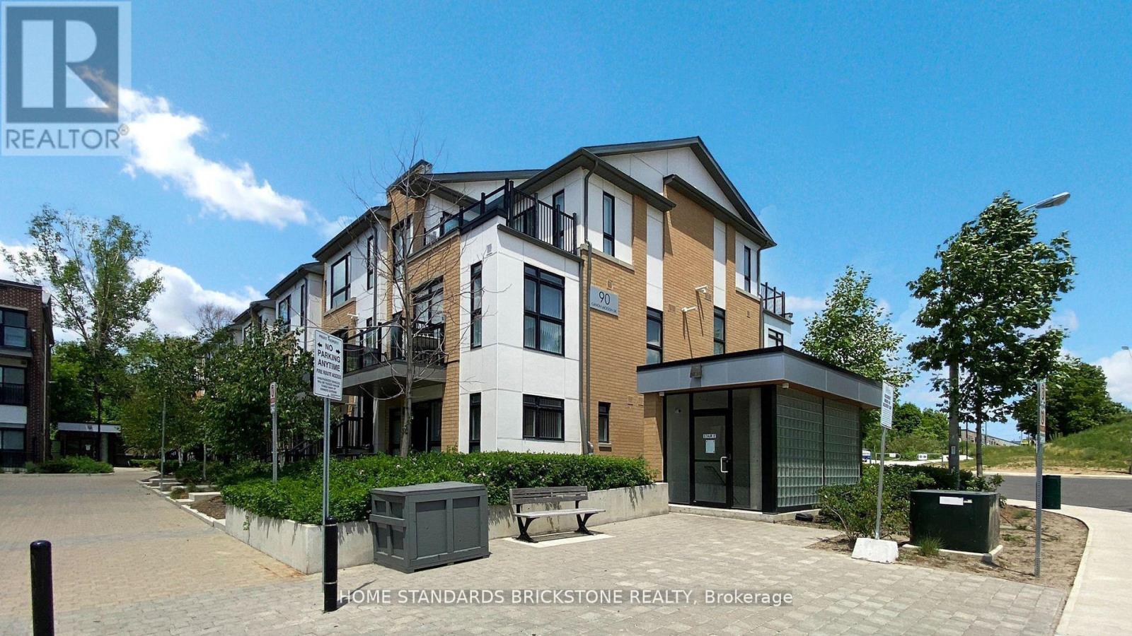 90 Canon Jackson Dr H212 Dr, Toronto, ON M6M 0C1