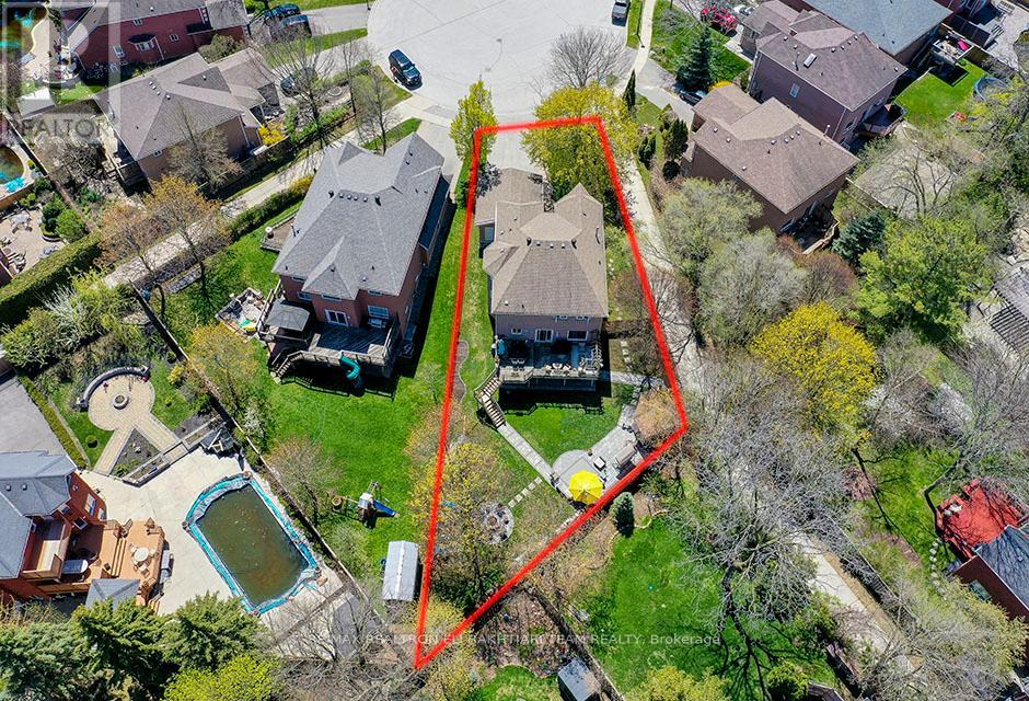 353 Meegan Ct, Newmarket, ON L3X 2B7
