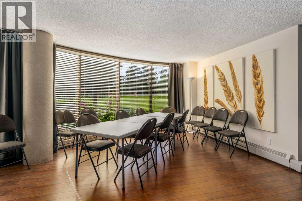 20 Coachway Road Sw Unit 221, Calgary, AB T3H 1E6