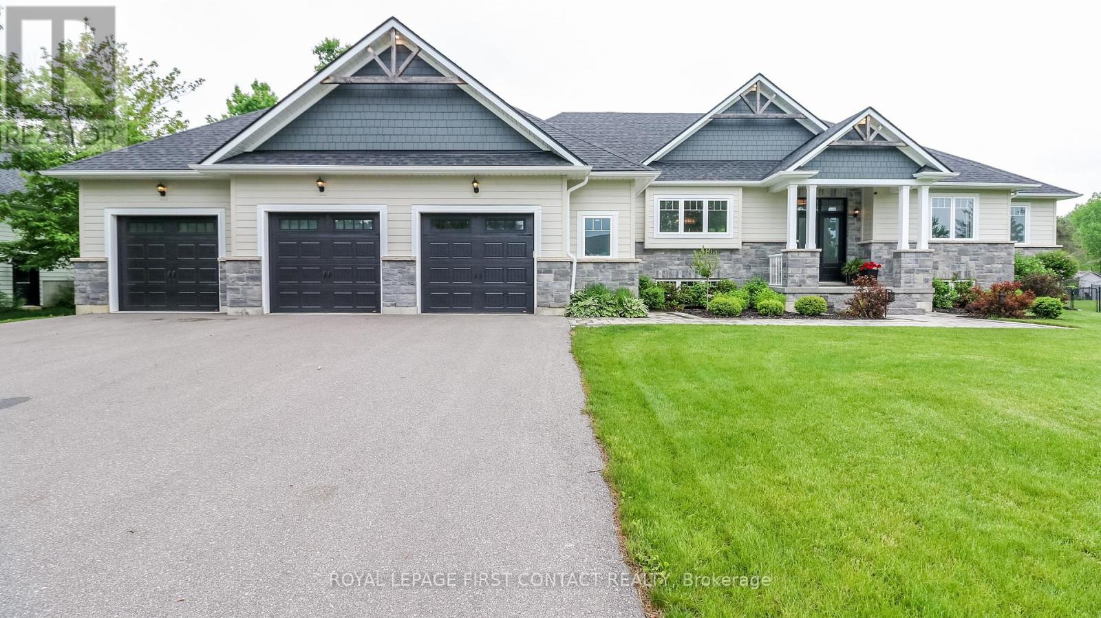 2066 Elana Dr, Severn, ON L3V 0C2