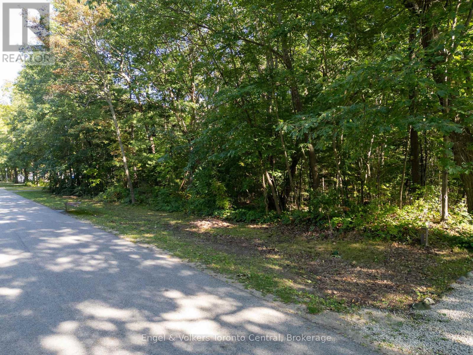 173 Wildwood Dr, Wasaga Beach, ON L9Z 1R3