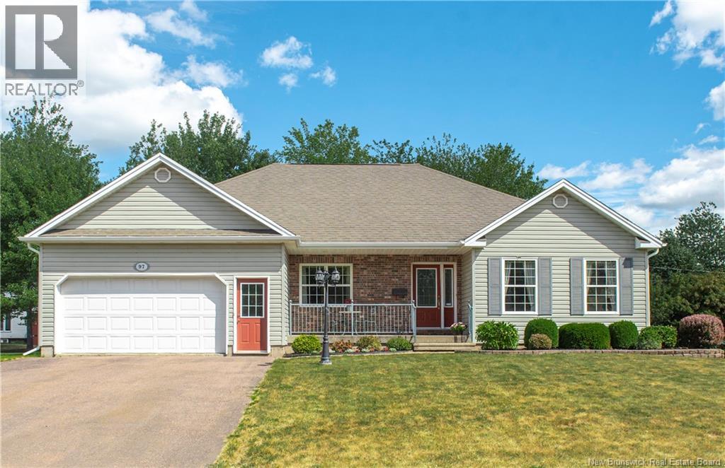 97 Cardigan Ln, Moncton, NB E1C 0B9