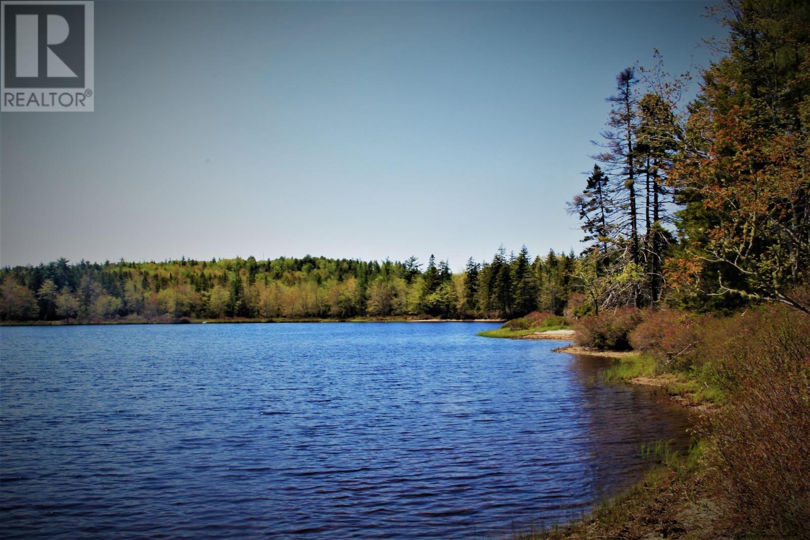 2 Laconia Rd, Lunenburg, NS B4V 5V9
