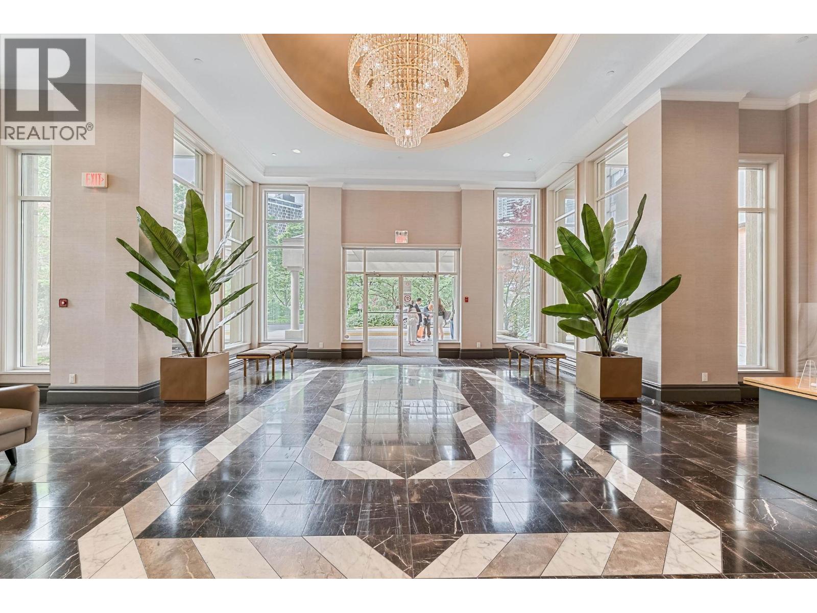 6240 Mckay Avenue Unit 404, Burnaby, BC V5H 4L8