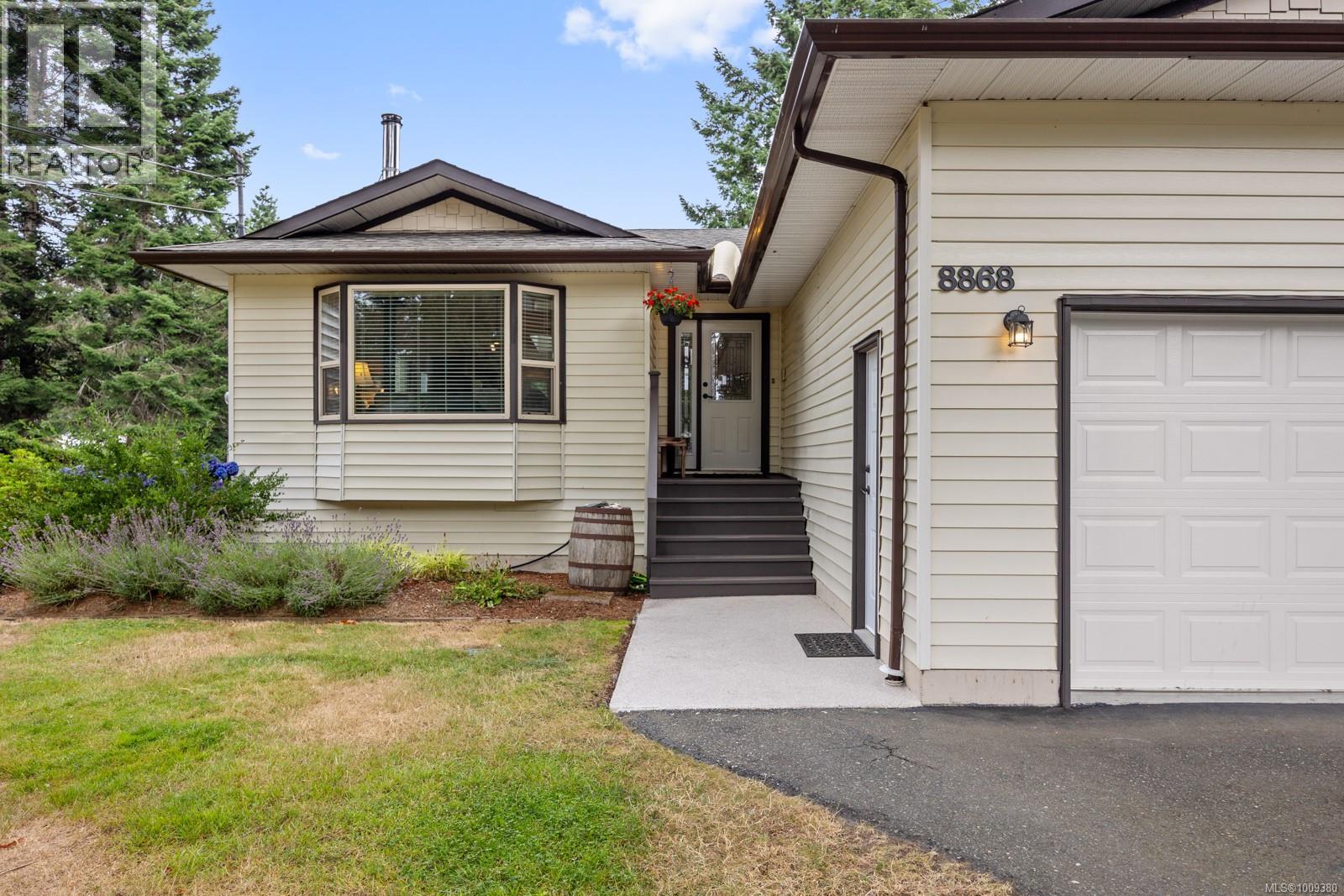 8868 Henderson Ave, Black Creek, BC V9J 1A6