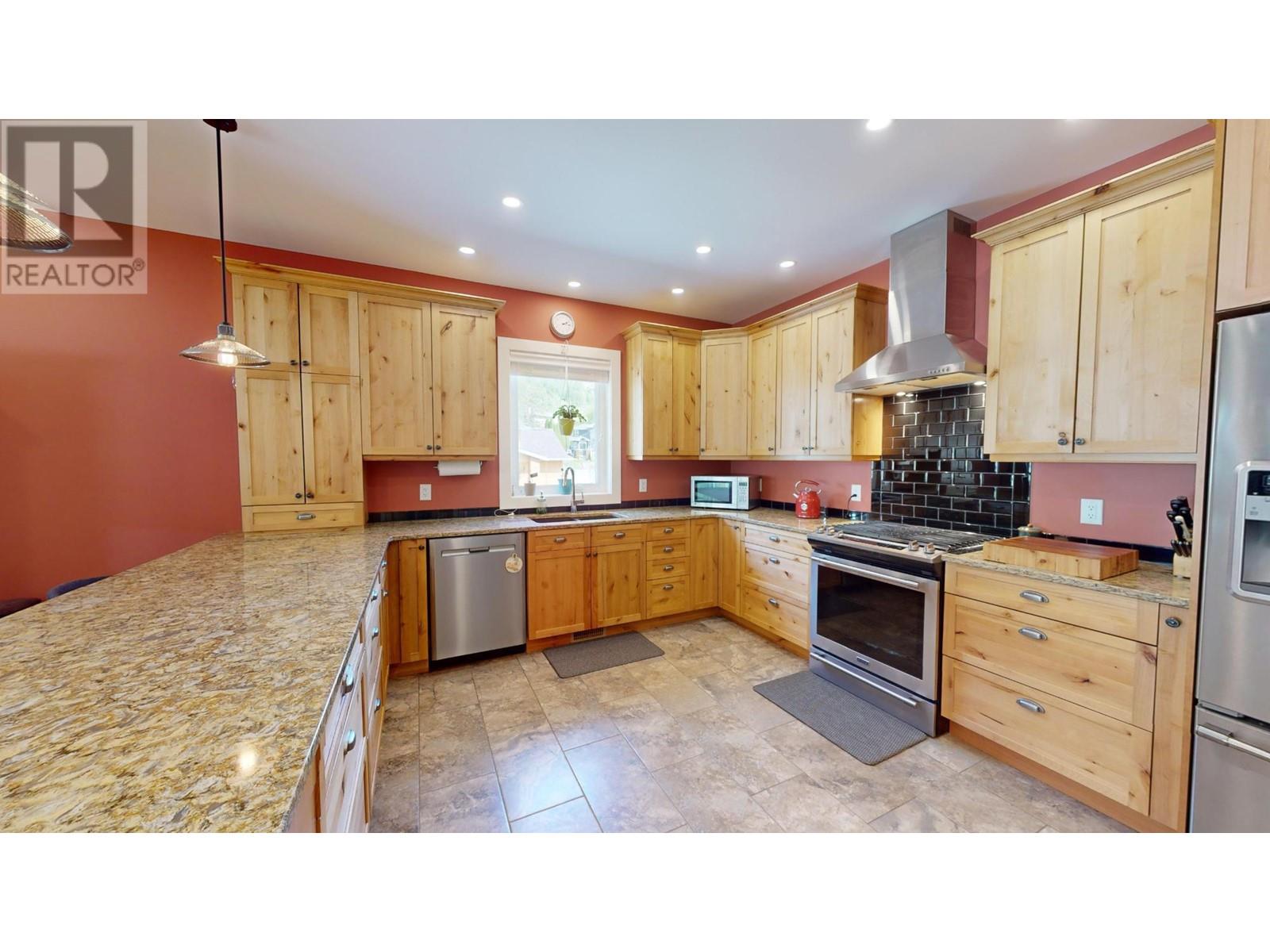 2475 Colin Cres, Trail, BC V1R 4T4