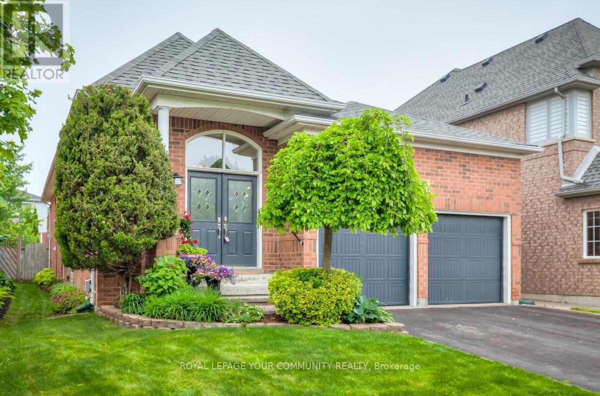 503 Silken Laumann Dr, Newmarket, ON L3X 2H9