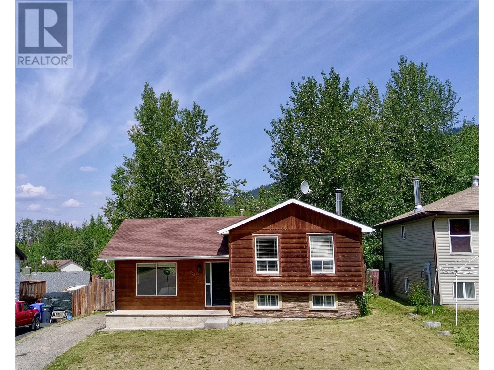 140 Wapiti Cres, Tumbler Ridge, BC V0C 2W0