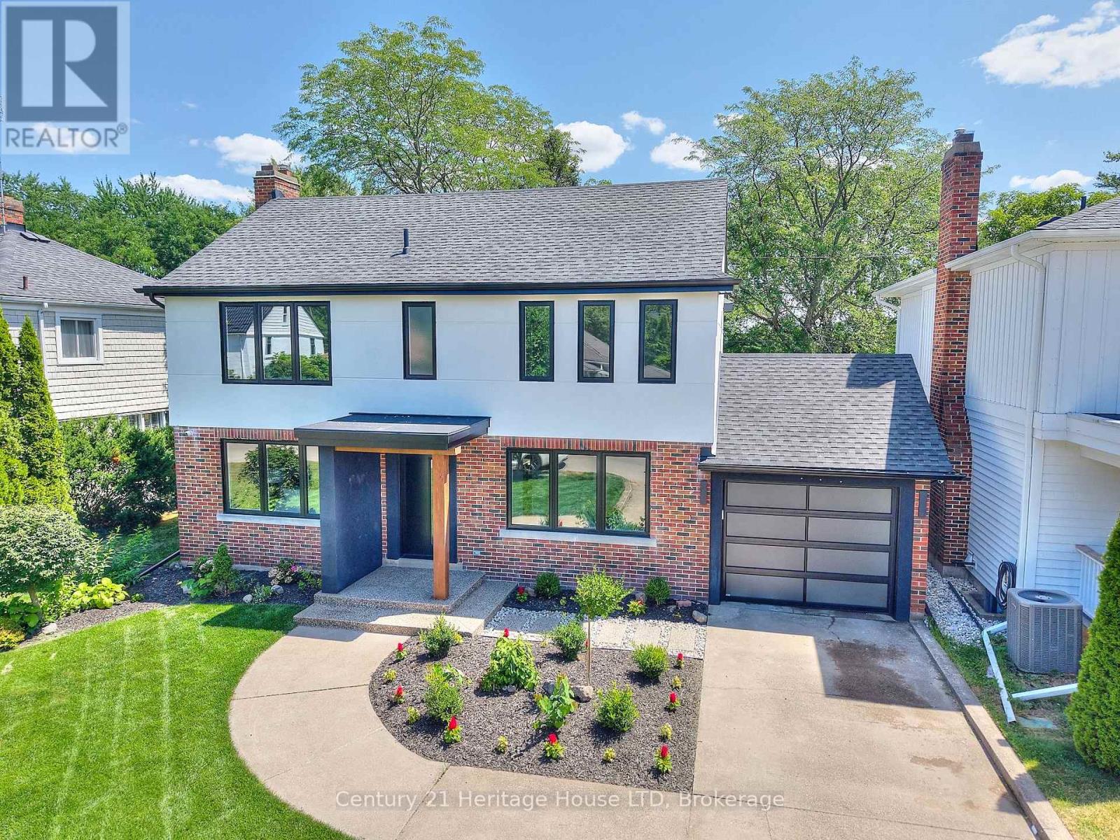 65 Highland Ave, St. Catharines, ON L2R 4H9
