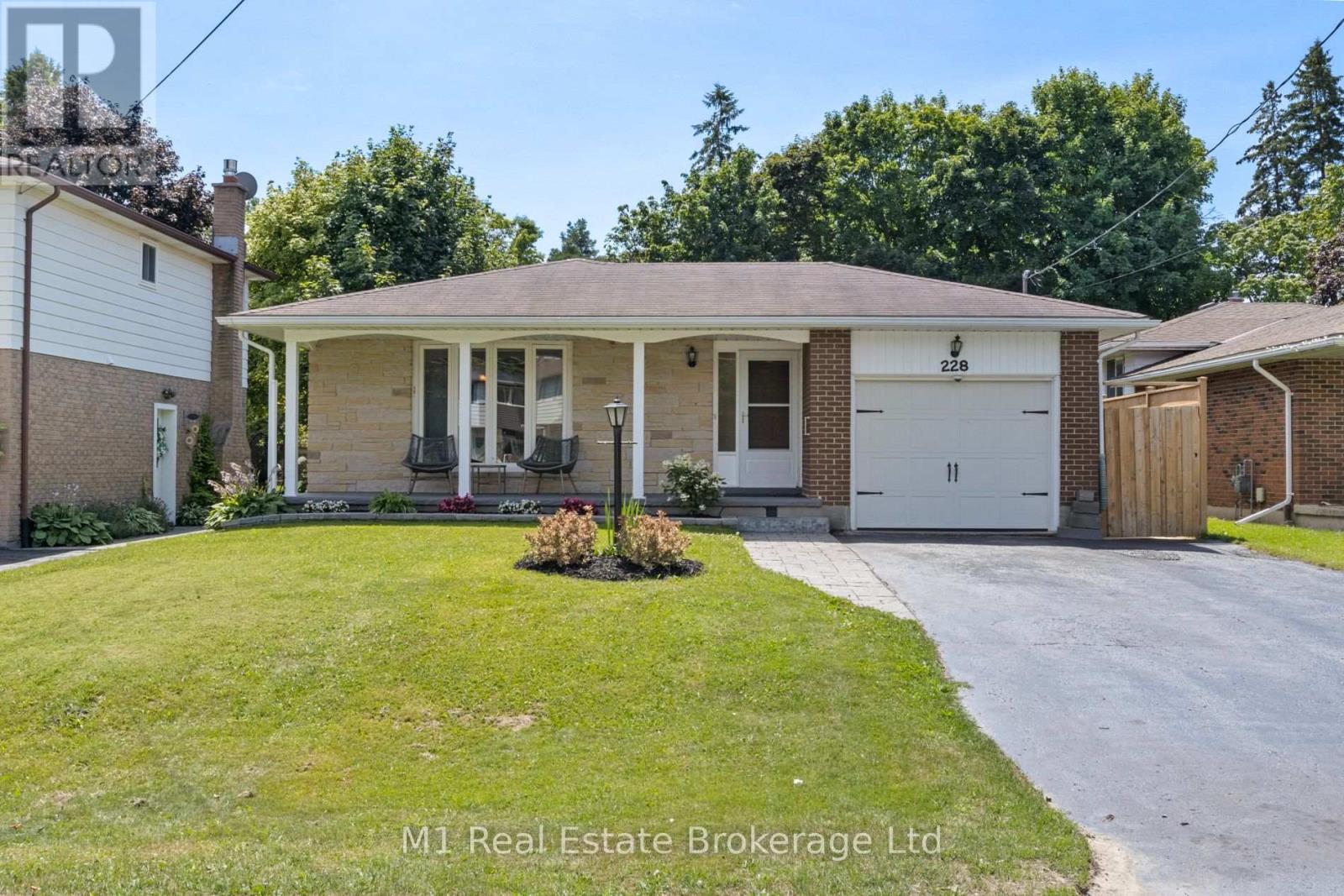 228 Adelaide St, Wellington North, ON N0G 1A0