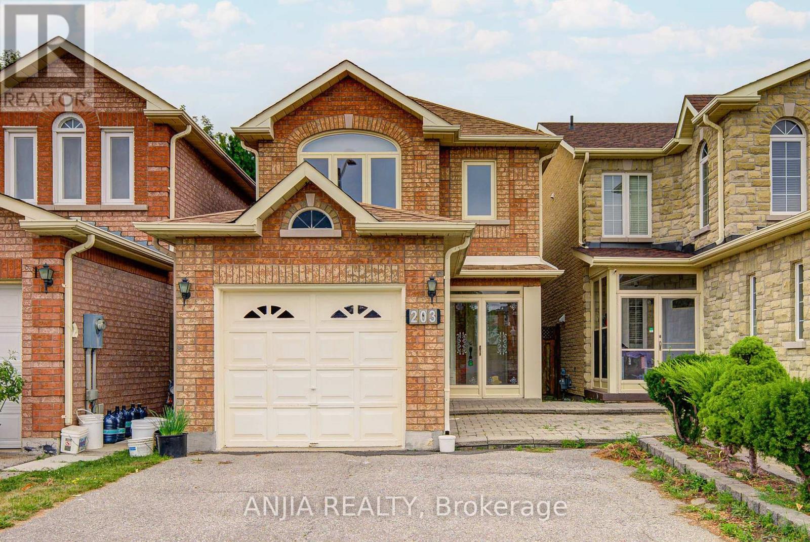 203 Milliken Meadows Dr, Markham, ON L3R 0V9