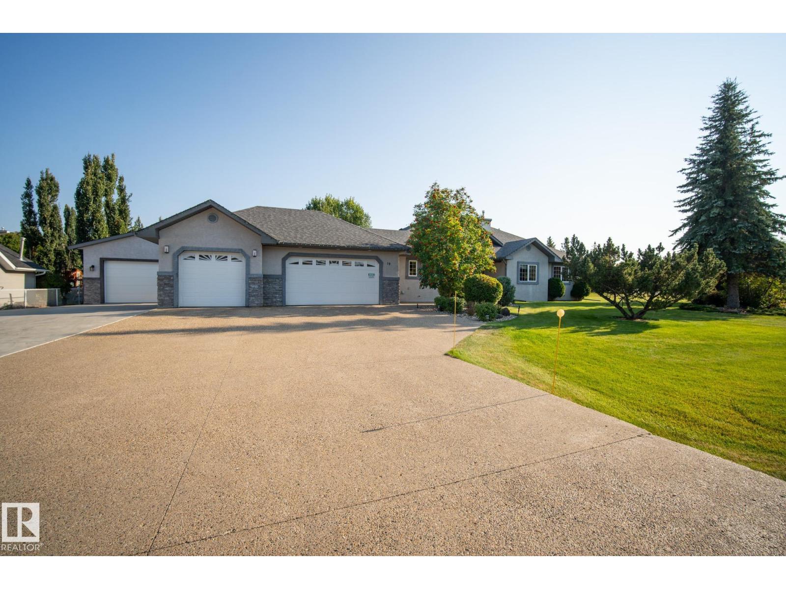 19 Country Ln, Stony Plain, AB T7Z 2L1