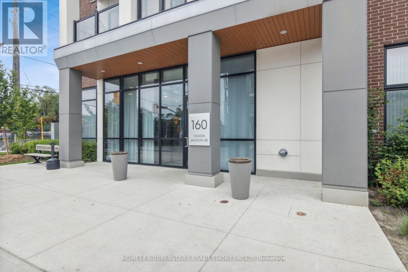 607 160 Canon Jackson Dr W, Toronto, ON M6M 0B6