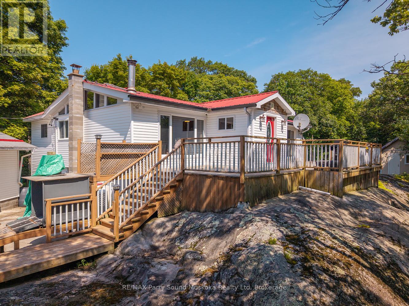 124 Pinewood Rd, McDougall, ON P2A 2W7