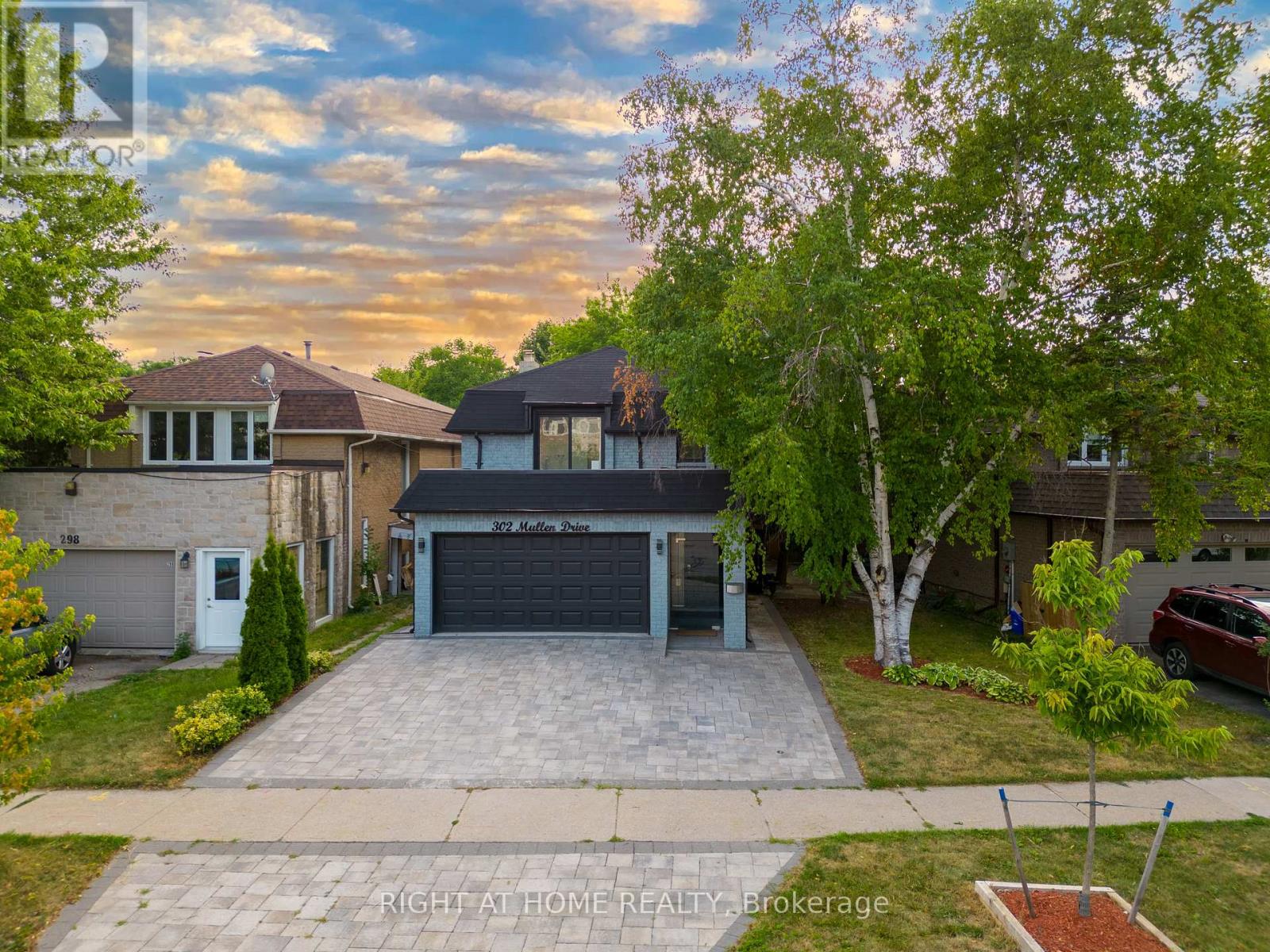 302 Mullen Dr, Vaughan, ON L4J 2P2