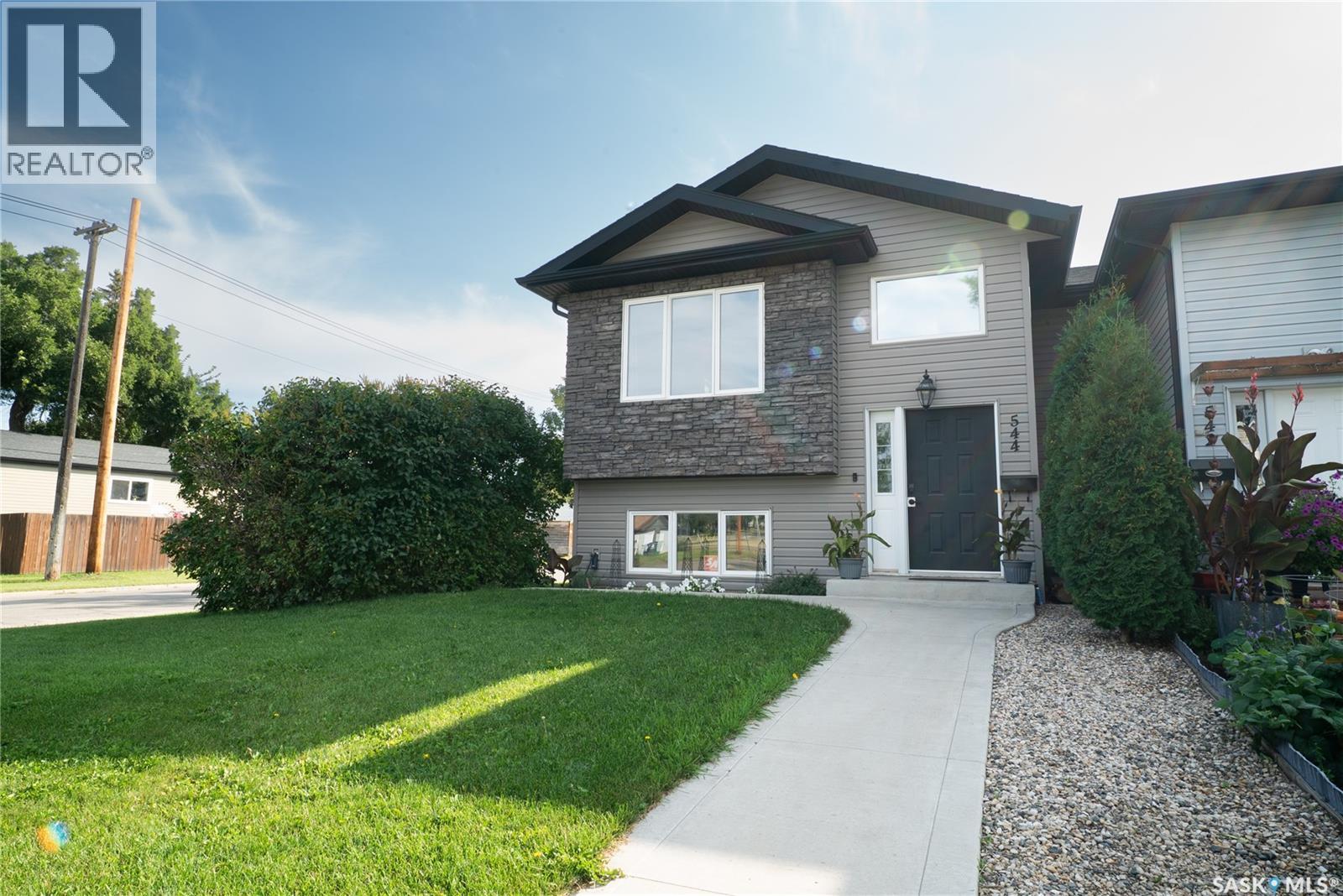 544 M Ave N, Saskatoon, SK S7L 2S8