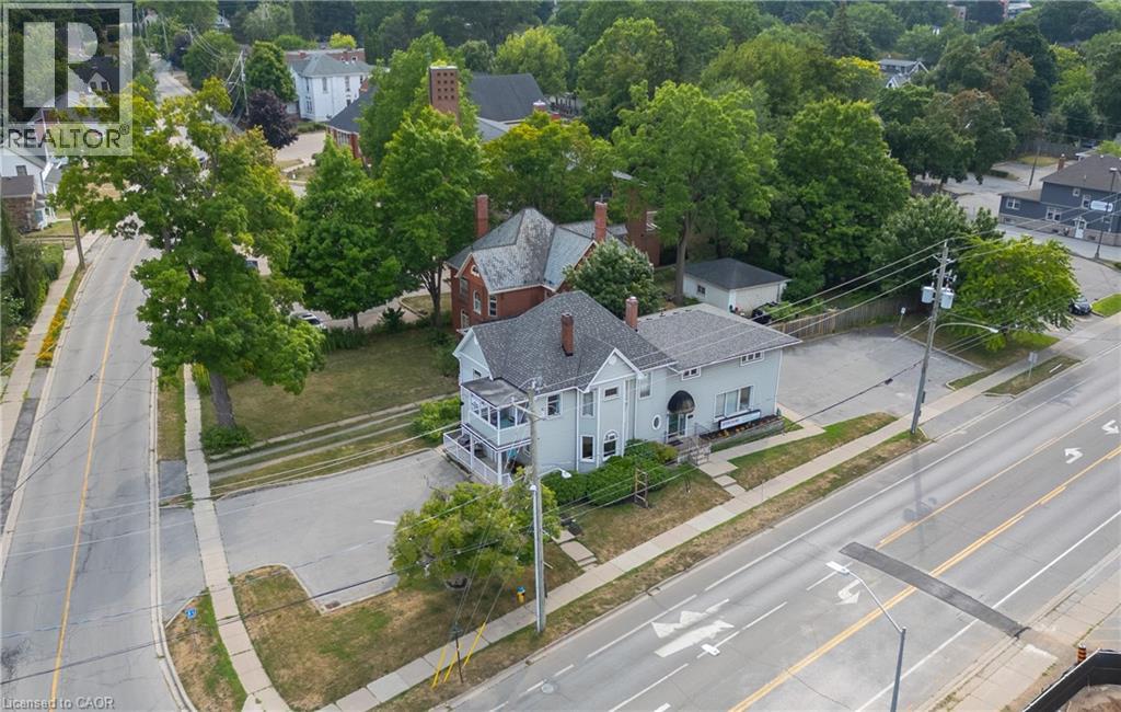 1 Livingston Ave, Grimsby, ON L3M 1K4
