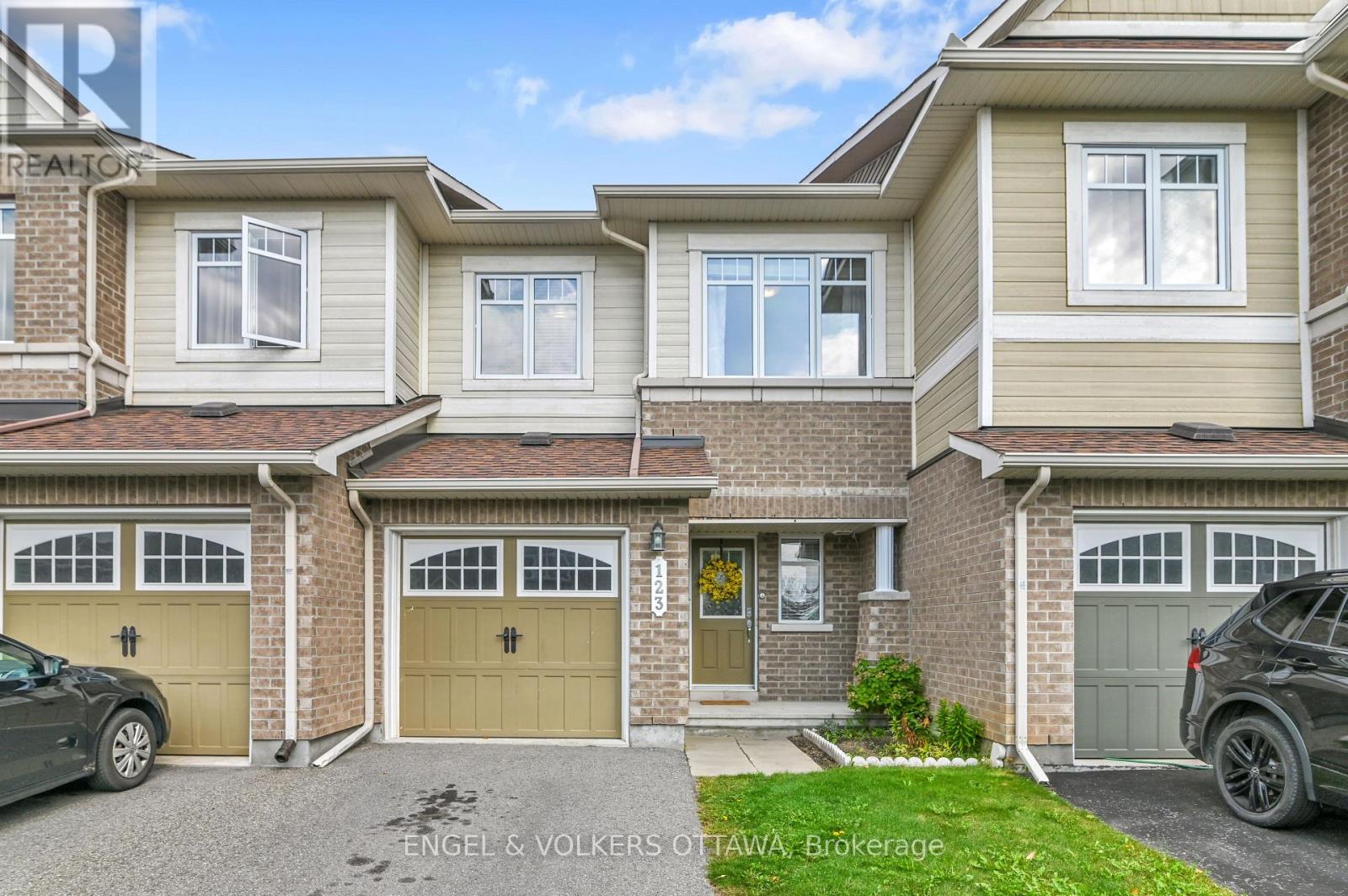 123 Waterfern Way, Ottawa, ON K4A 0T4