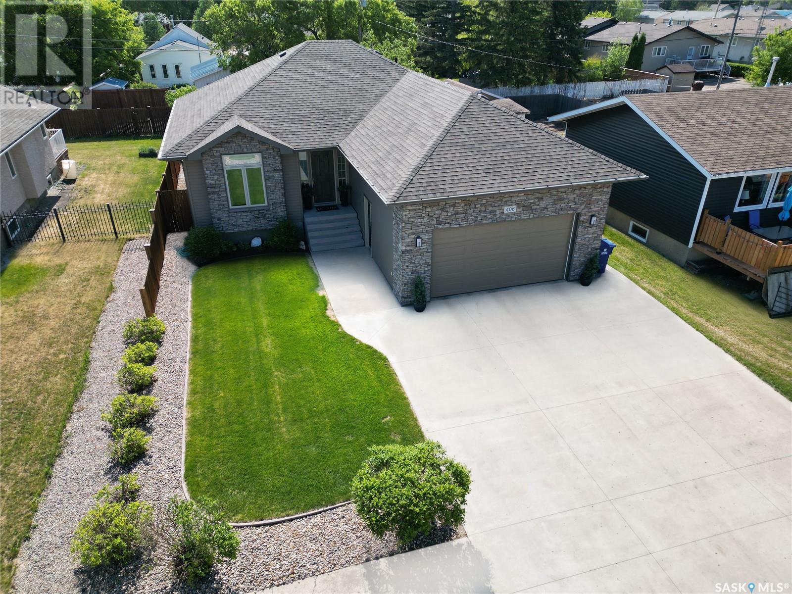 406 3 Street West, Wilkie, SK S0K 4W0