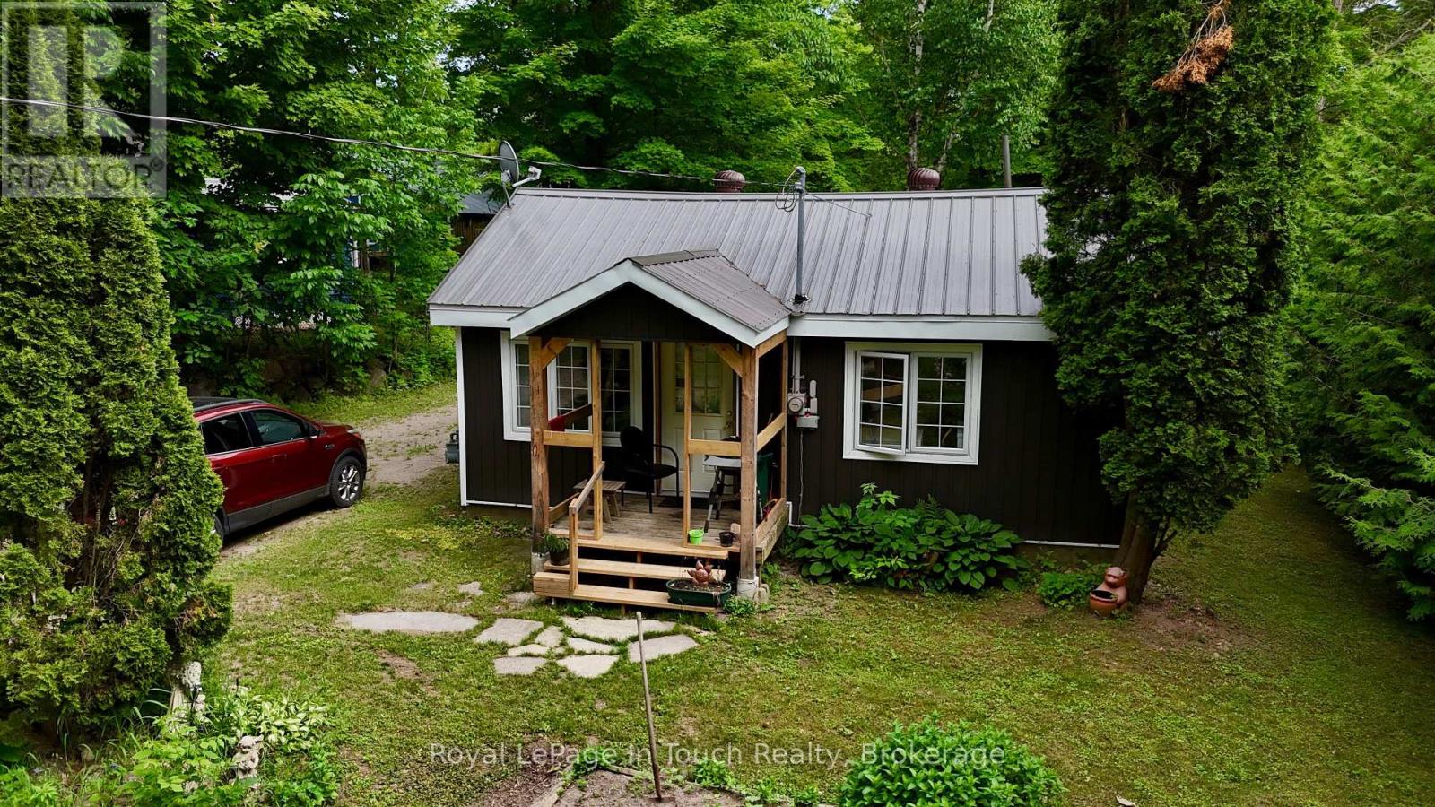 19 Needle Rd, Tiny, ON L9M 0B5