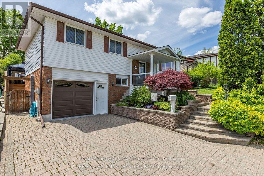 959 Golfview Rd, Peterborough, ON K9J 7W3