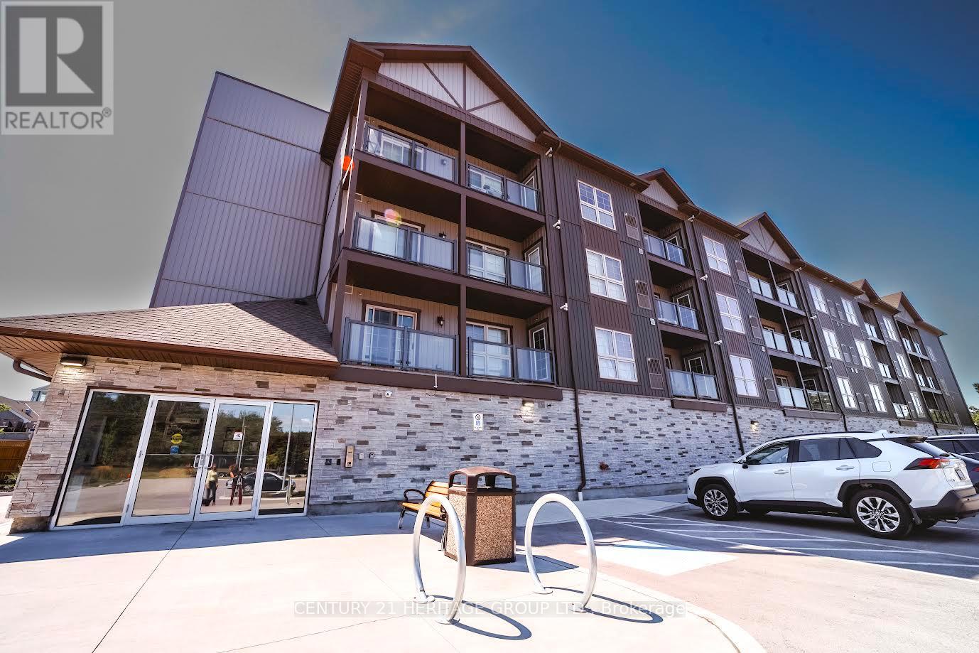 302 110 Grew Blvd, Georgina, ON L0E 1L0