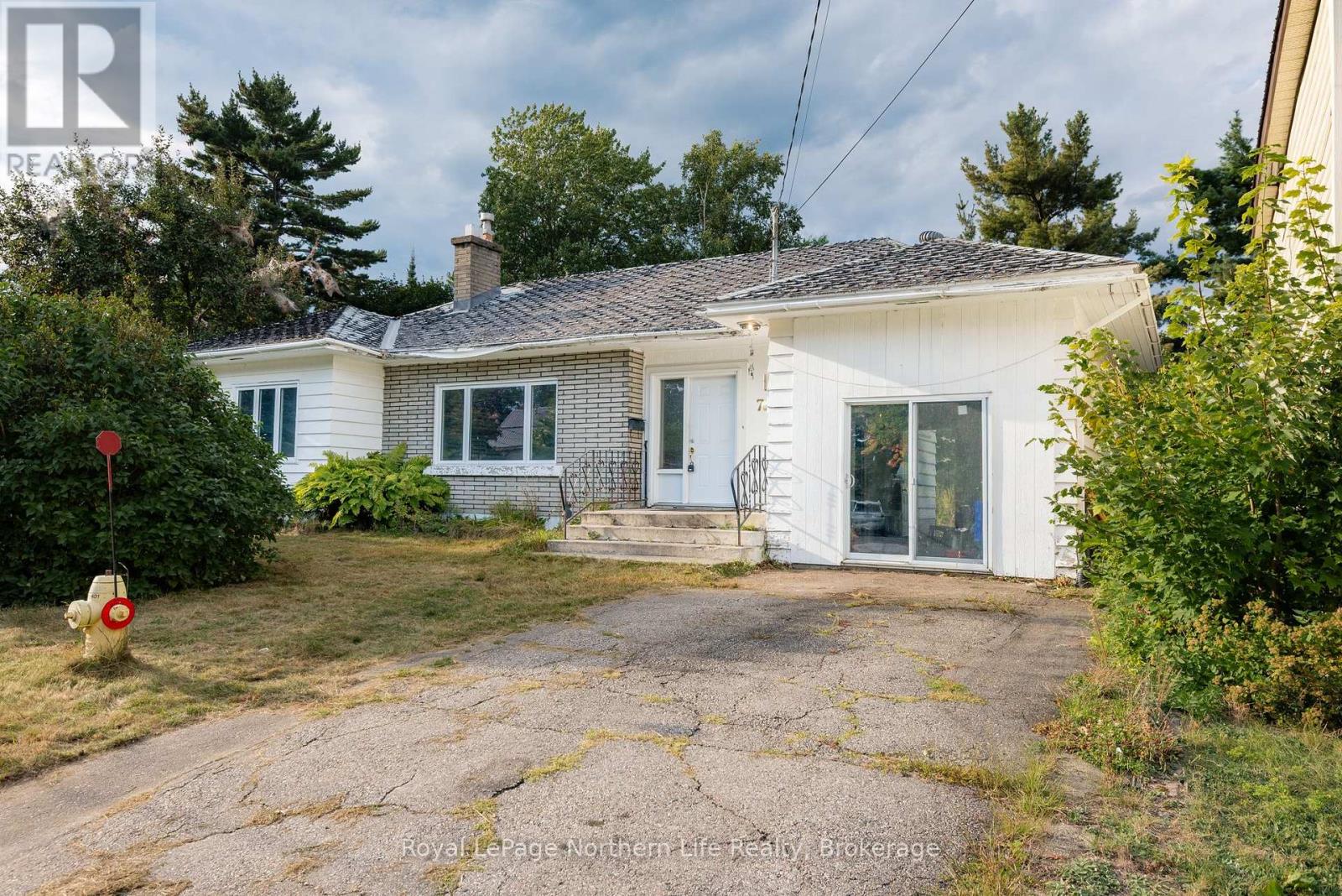 734 Reynolds St, North Bay, ON P1B 5C4