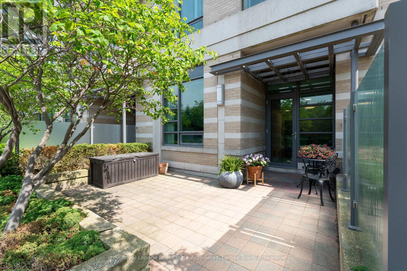 102 225 Sherway Gardens Rd, Toronto, ON M9C 0A3