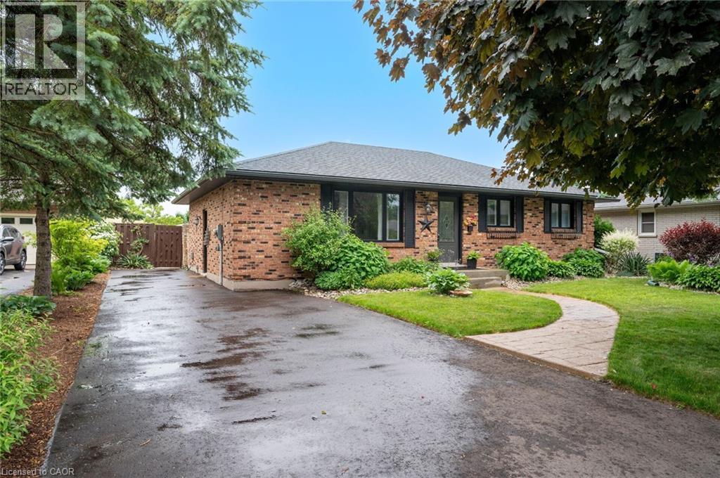 3 Kamps Cres, Tillsonburg, ON N4G 5H8