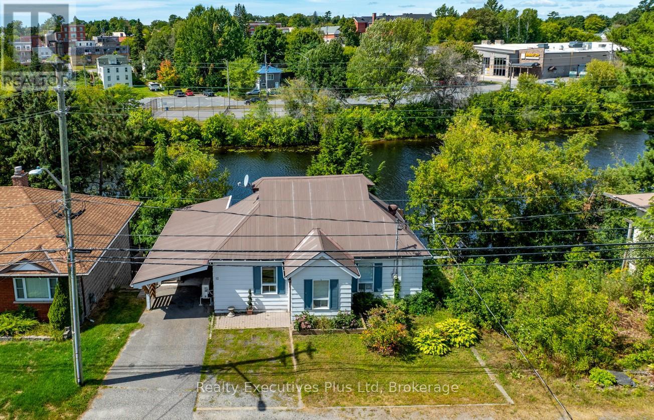 12 River St, Parry Sound, ON P2A 2T6