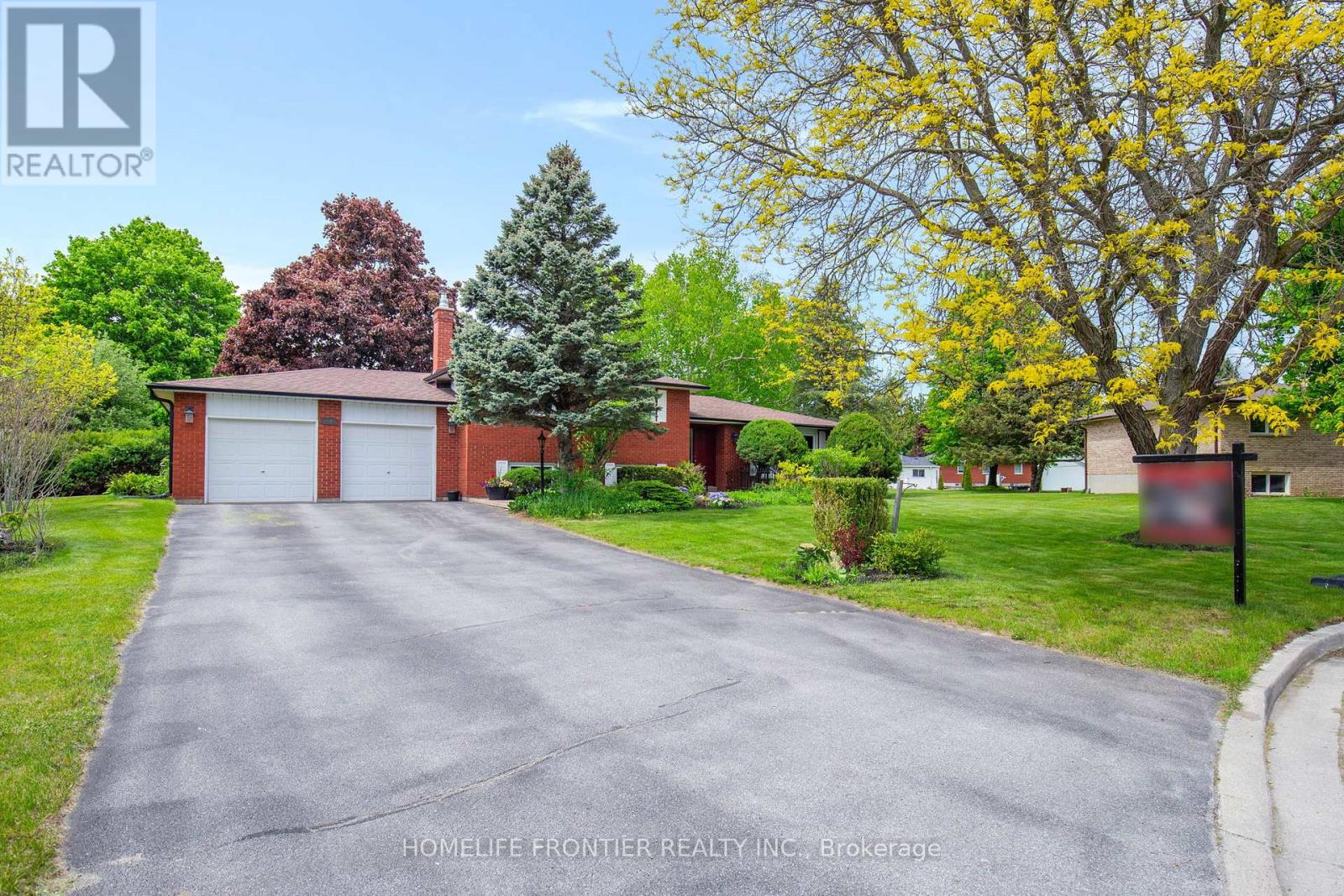 40 Delta Cres, East Gwillimbury, ON L9N 1G4