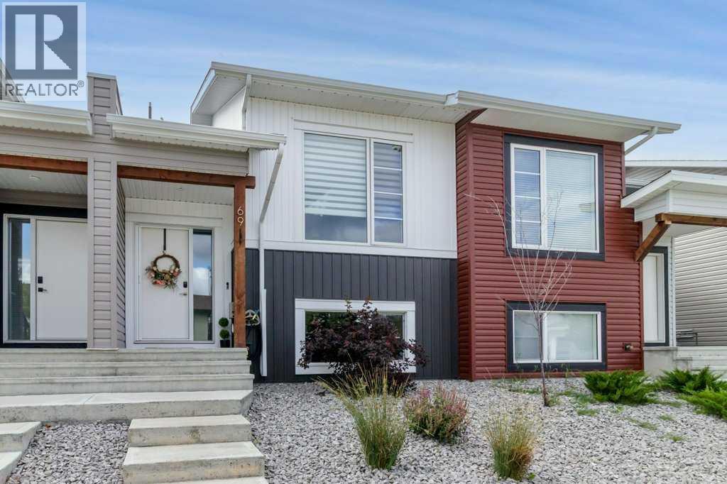 69 Ellington Cres, Red Deer, AB T4P 3E5