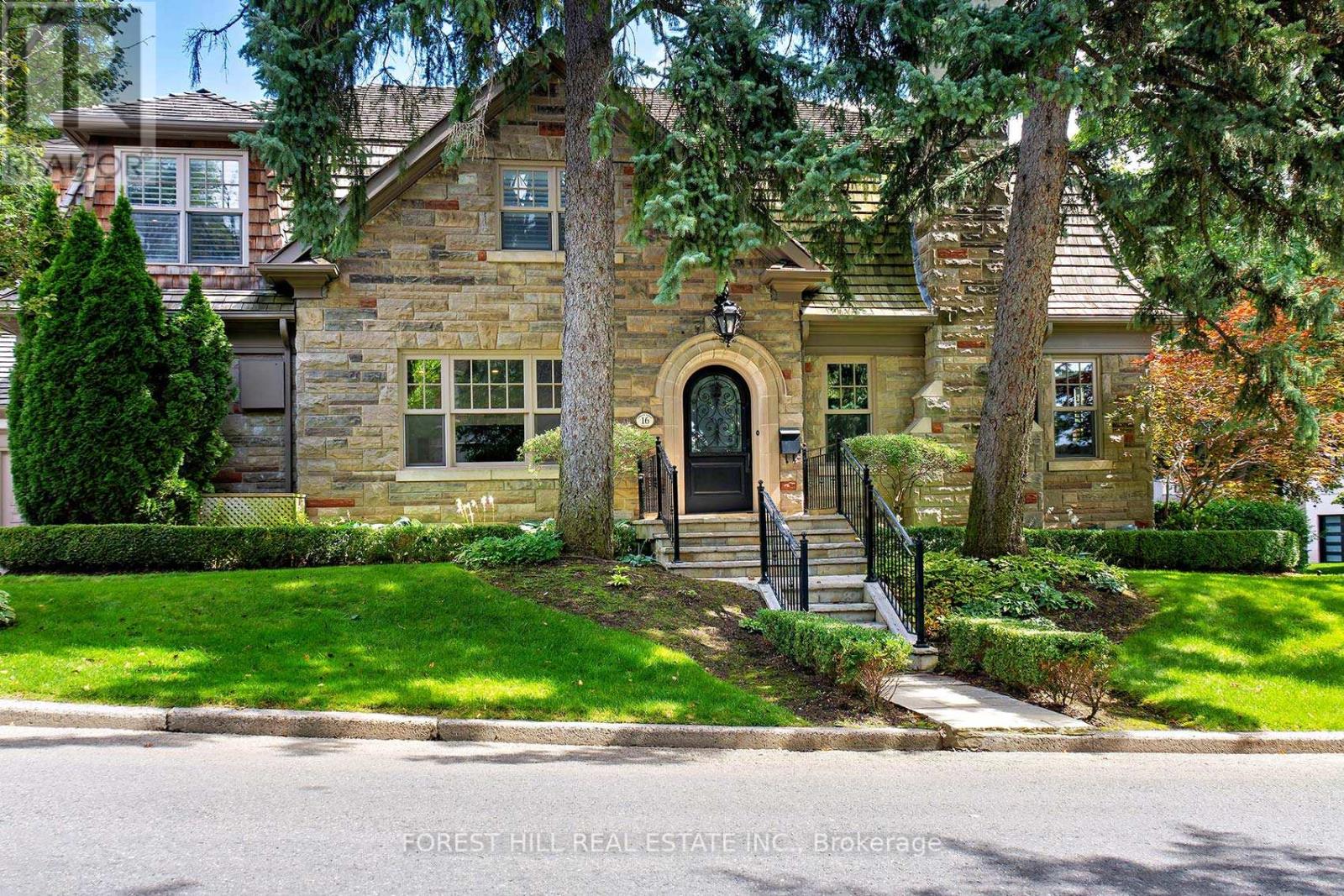 16 Forest Ridge Dr, Toronto, ON M6B 1H1