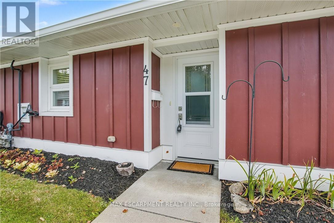 47 Szollosy Cir, Hamilton, ON L9B 1T8