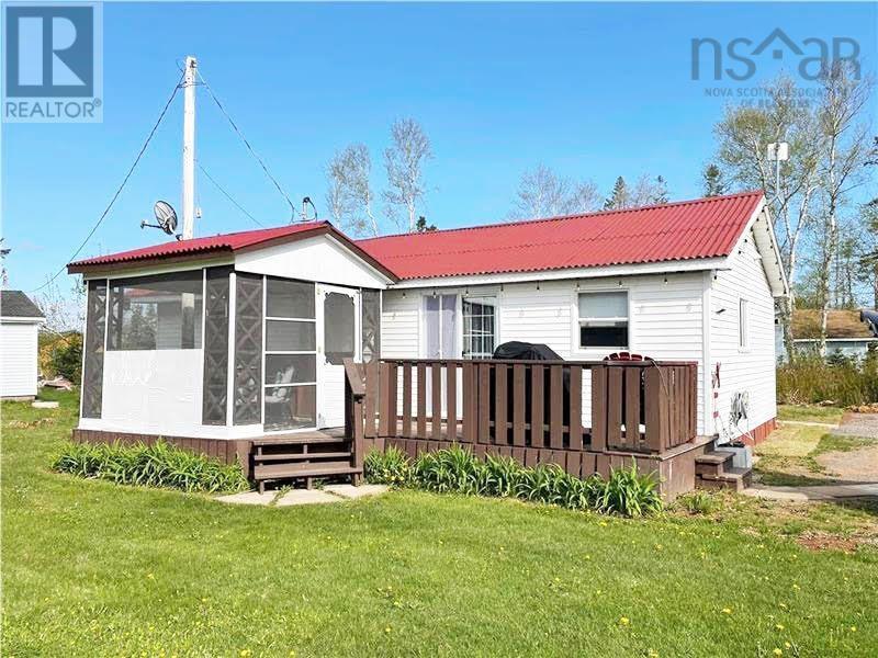 40 Jacksons Point Rd, Amherst, NS B4H 3X9