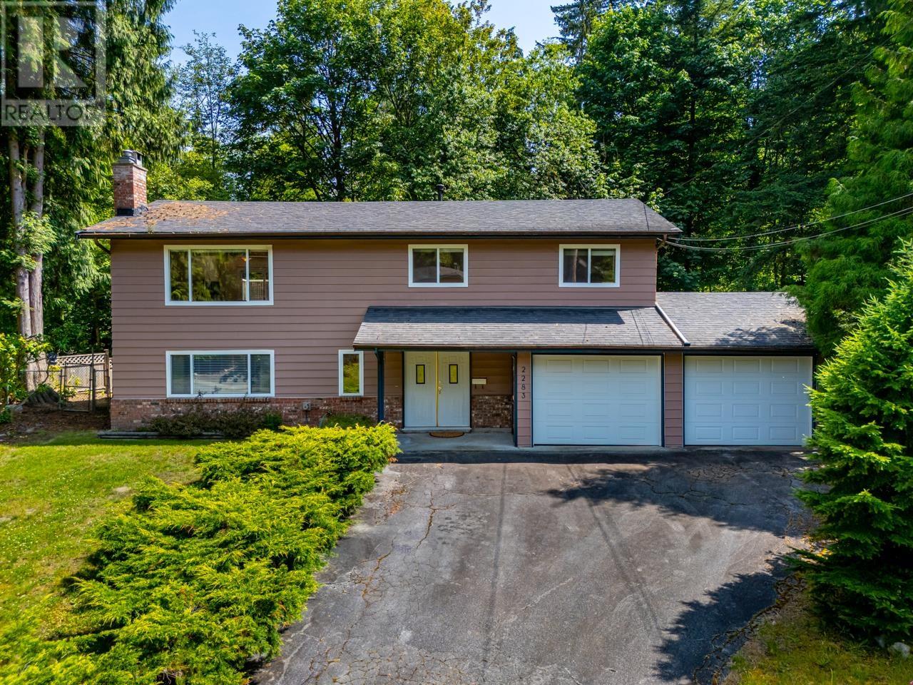 2283 Park Cres, Coquitlam, BC V3J 6T3