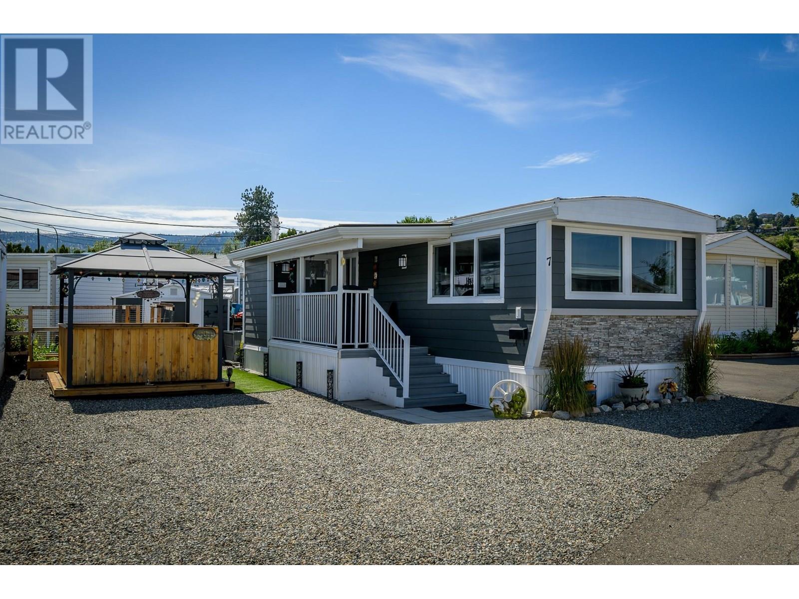 7 Neptune Dr, Kamloops, BC V2B 1A8