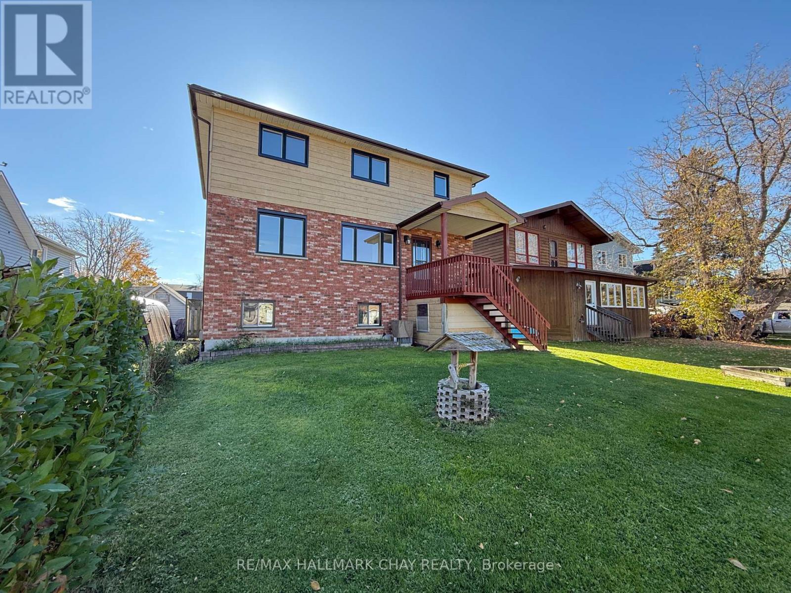 1063 Wood St, Innisfil, ON L0L 1K0