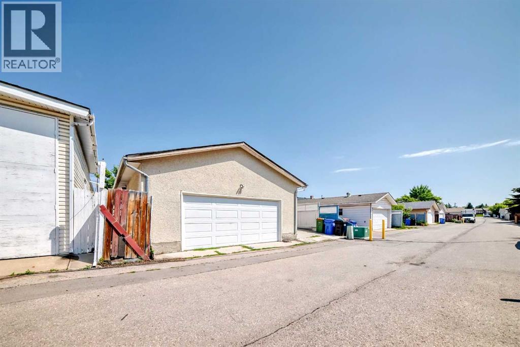 5307 Madigan Dr NE, Calgary, AB T2A 5T5